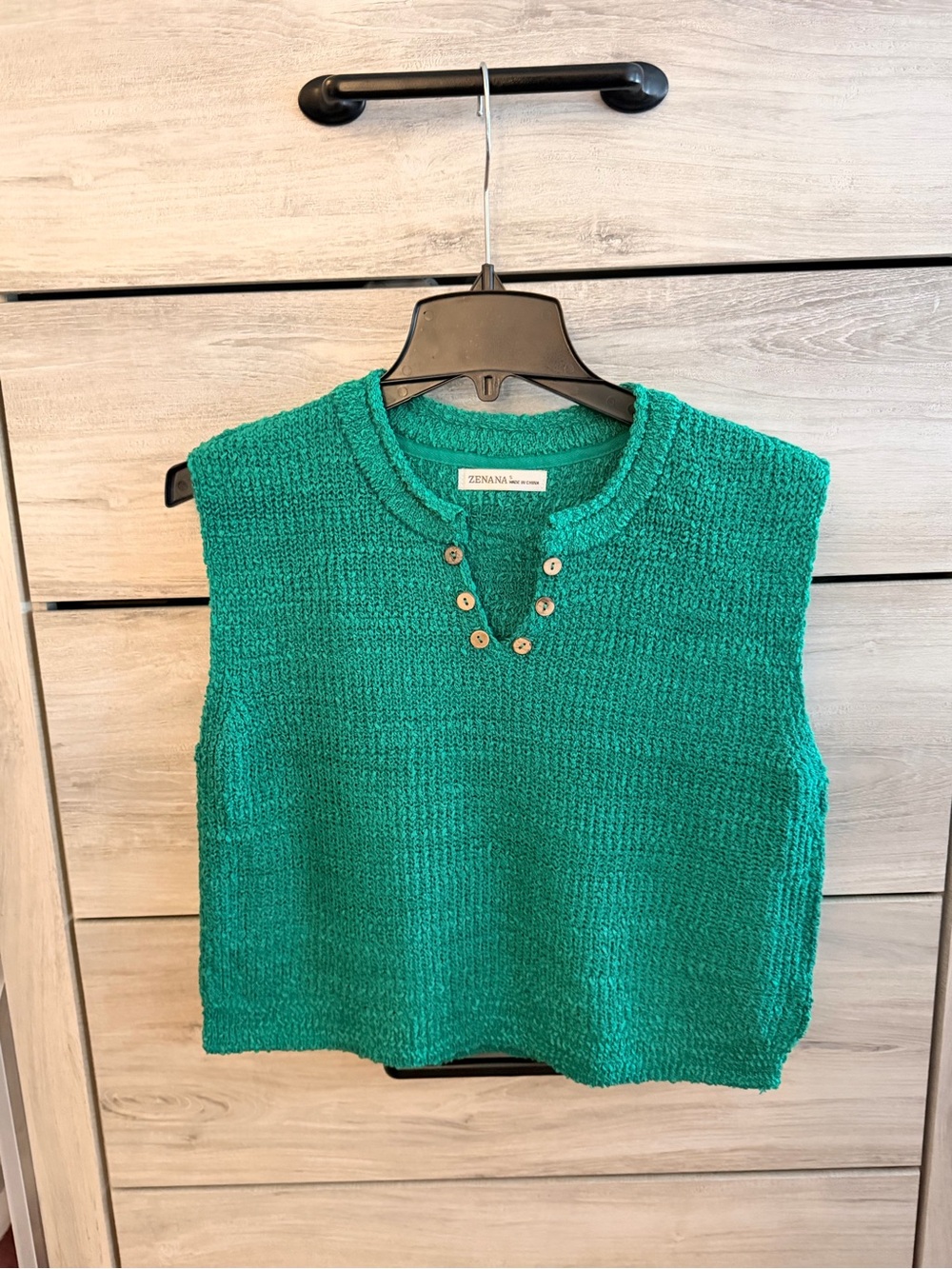 Zenana Outfitters Kelly Green Knit Sleeveless Button-Accent Top